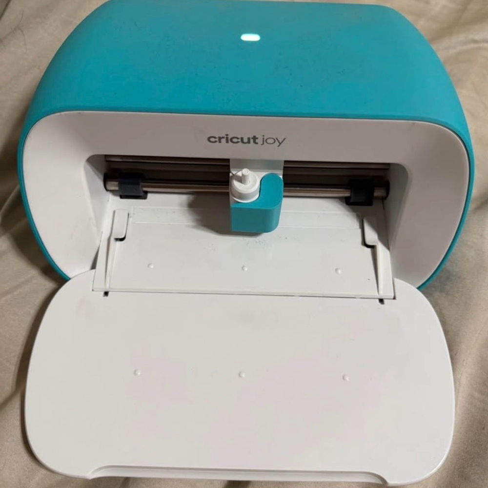 Cricut Joy Crafting Machine in Teal and White